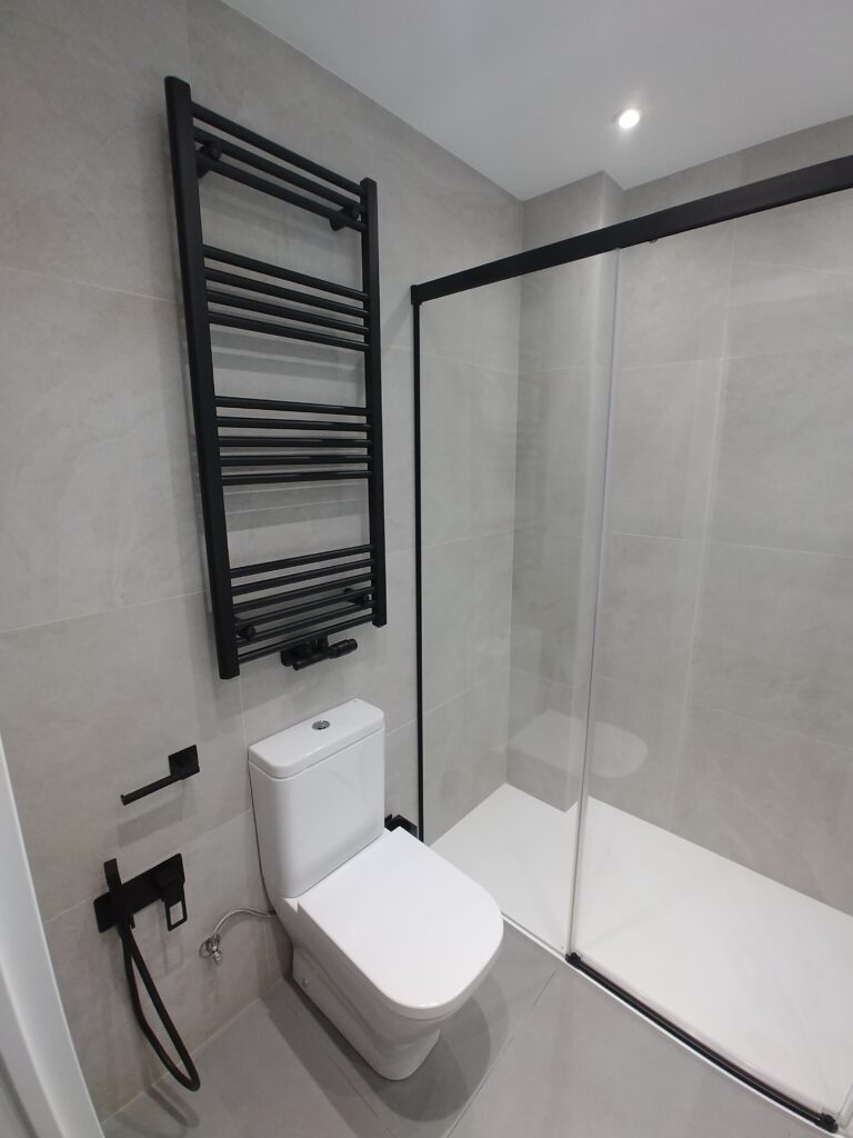 Baño suite Cornellá